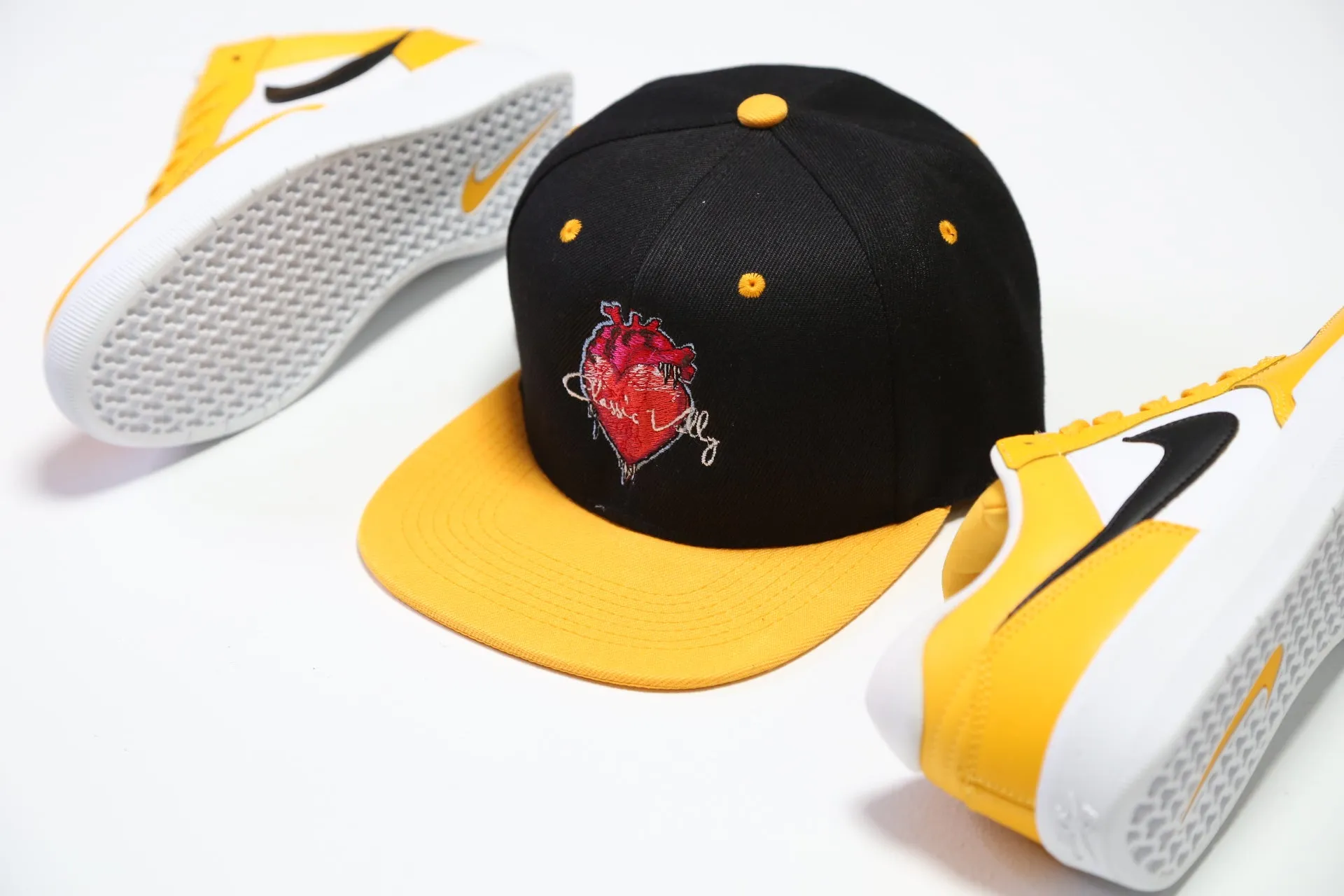 Classic Vally Heart Snapback - Black/Yellow