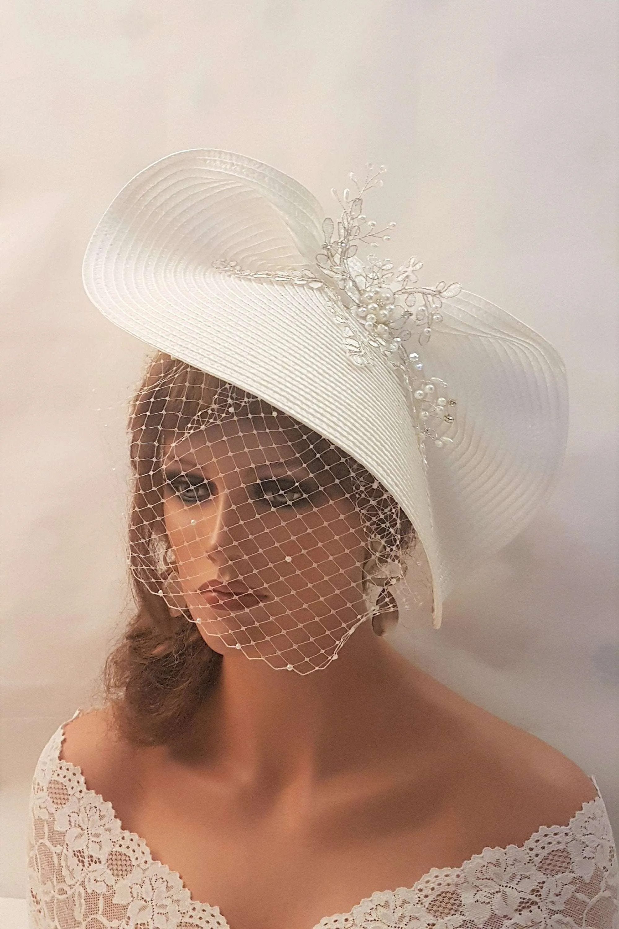 MODERN FASCINATOR WITH VEIL #White wedding Birdcage Veil Weddding Headdress Derby Royal Ascot hat Church Mother of the Bride hat Cocktail headpiece