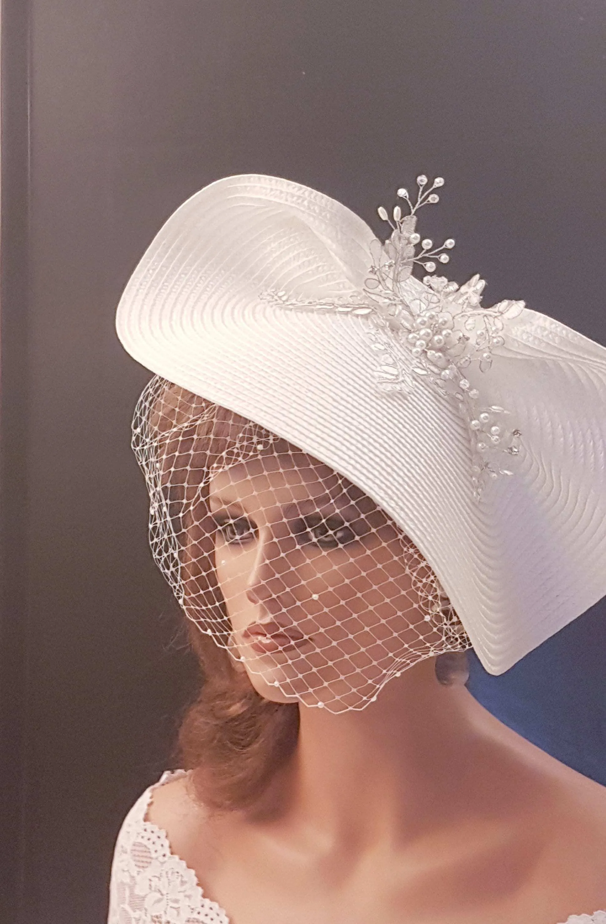 MODERN FASCINATOR WITH VEIL #White wedding Birdcage Veil Weddding Headdress Derby Royal Ascot hat Church Mother of the Bride hat Cocktail headpiece