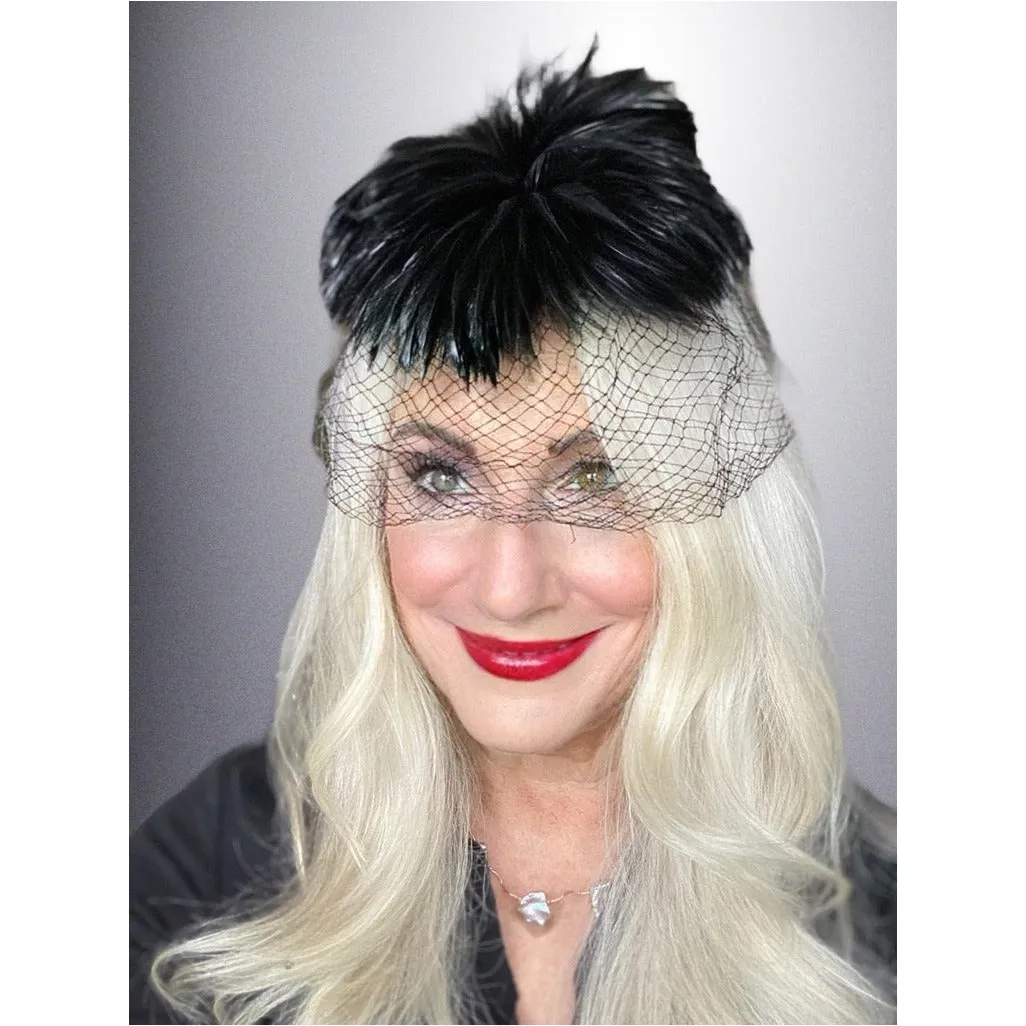 Vintage Ladies Cocktail Hat w/ Standup Feather Center and Veil 1950s